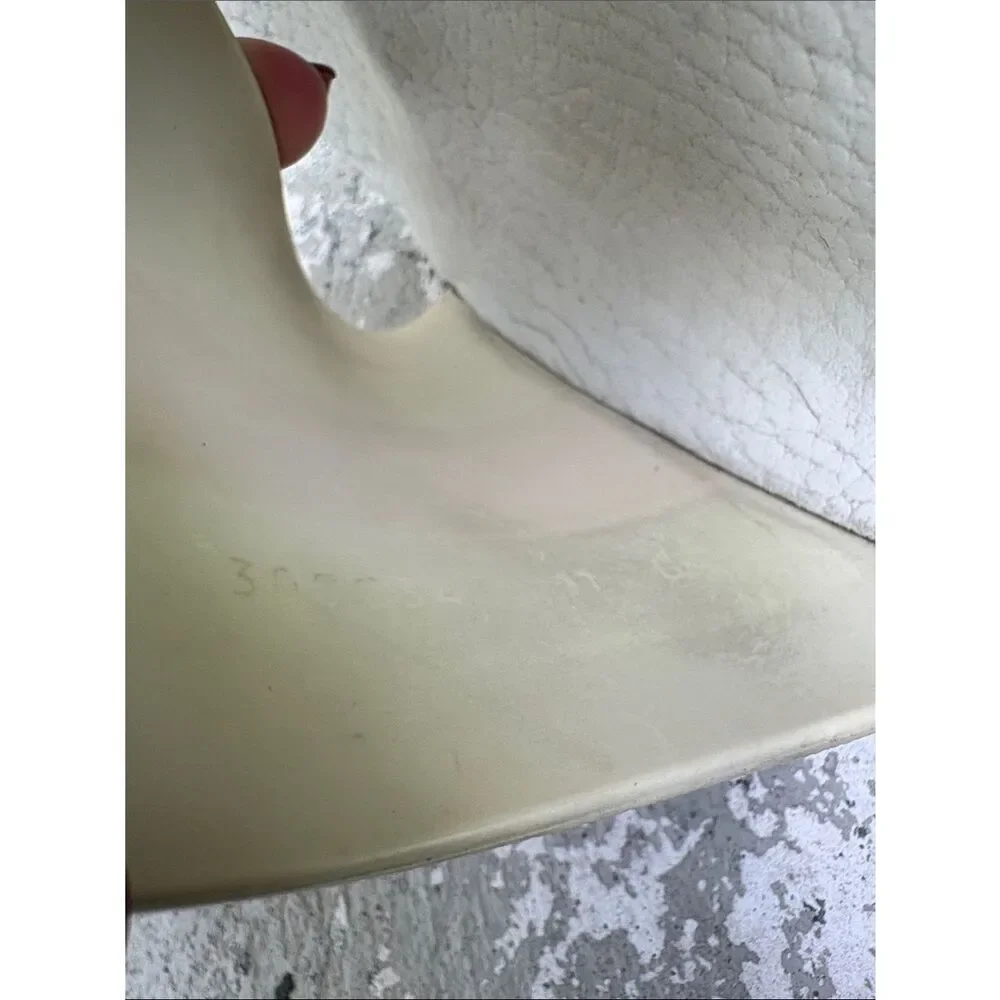 Gucci white 72 pool slides